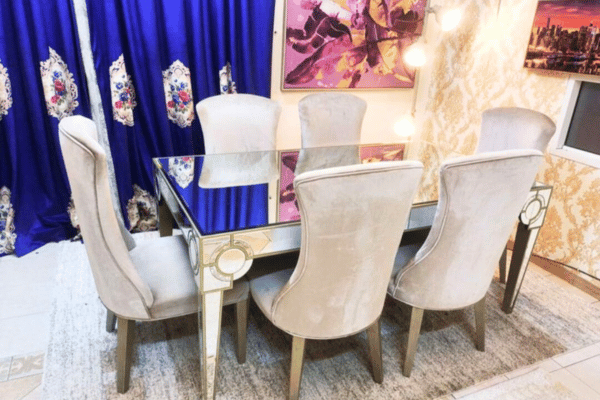 USED DINNING TABLE WE BUYING.